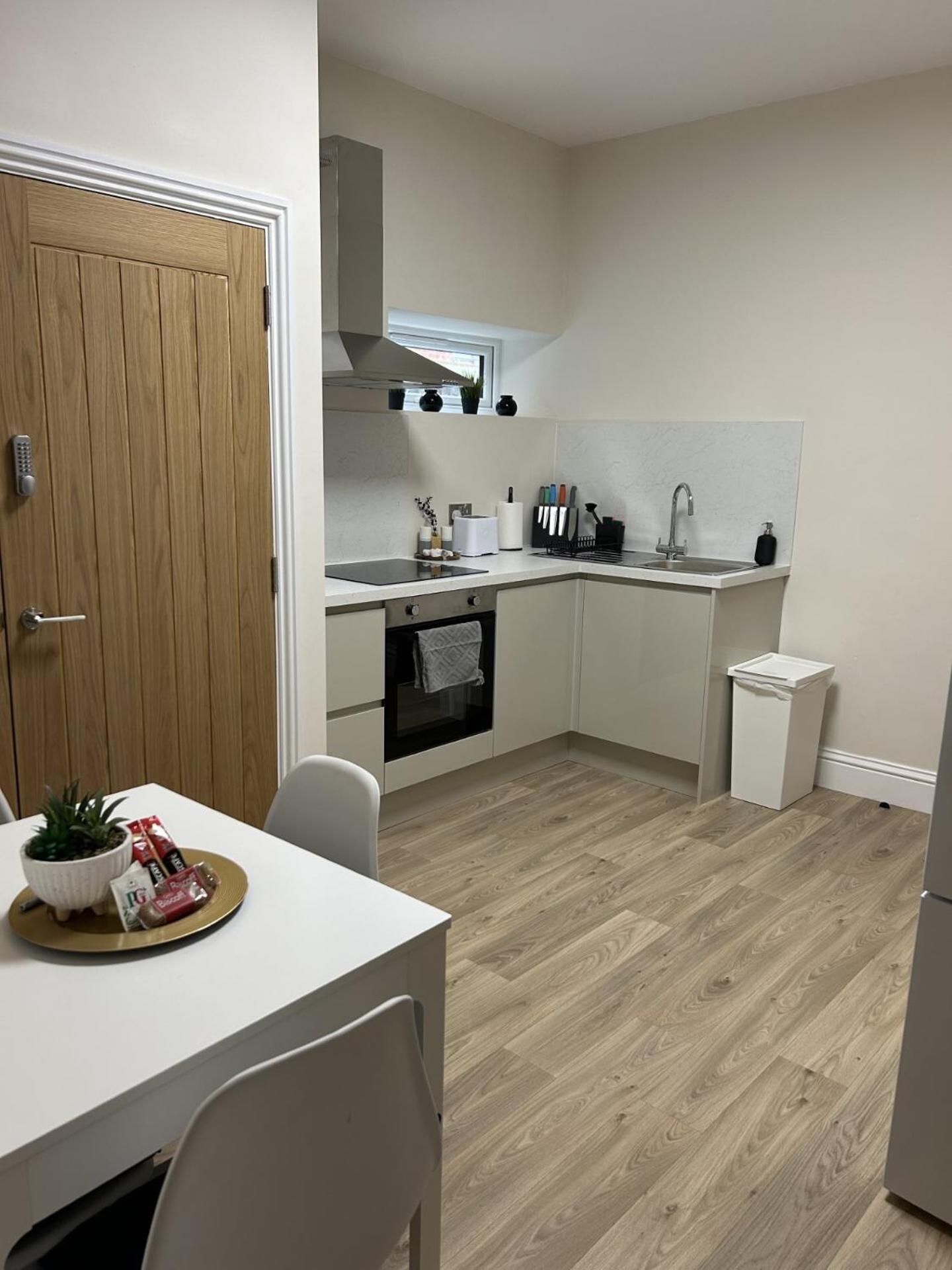 Treetop View Cosy Getaway In Eastbourne, Free Parking, Short And Long Stays, الغرفة الصورة