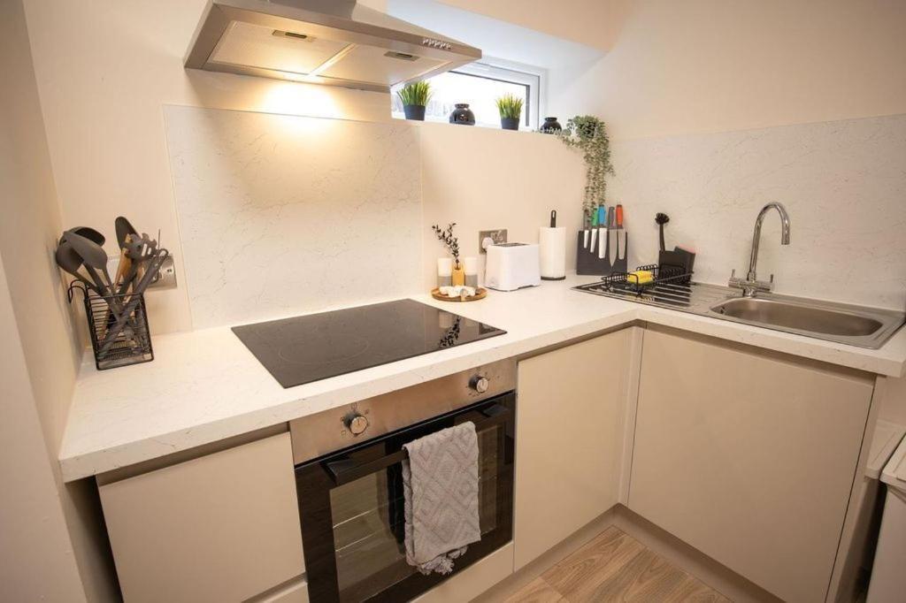 Treetop View Cosy Getaway In Eastbourne, Free Parking, Short And Long Stays, الغرفة الصورة