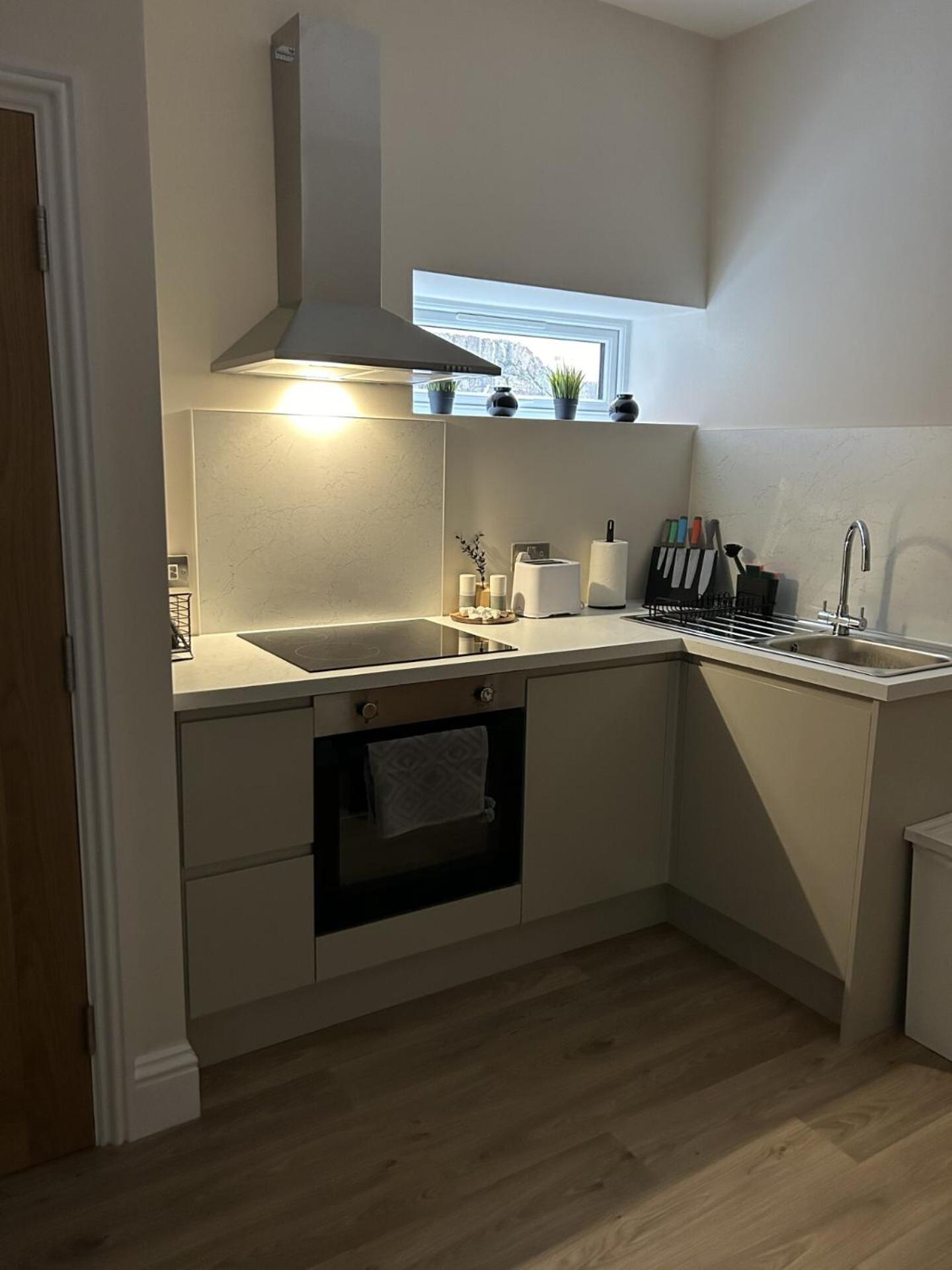 Treetop View Cosy Getaway In Eastbourne, Free Parking, Short And Long Stays, الغرفة الصورة