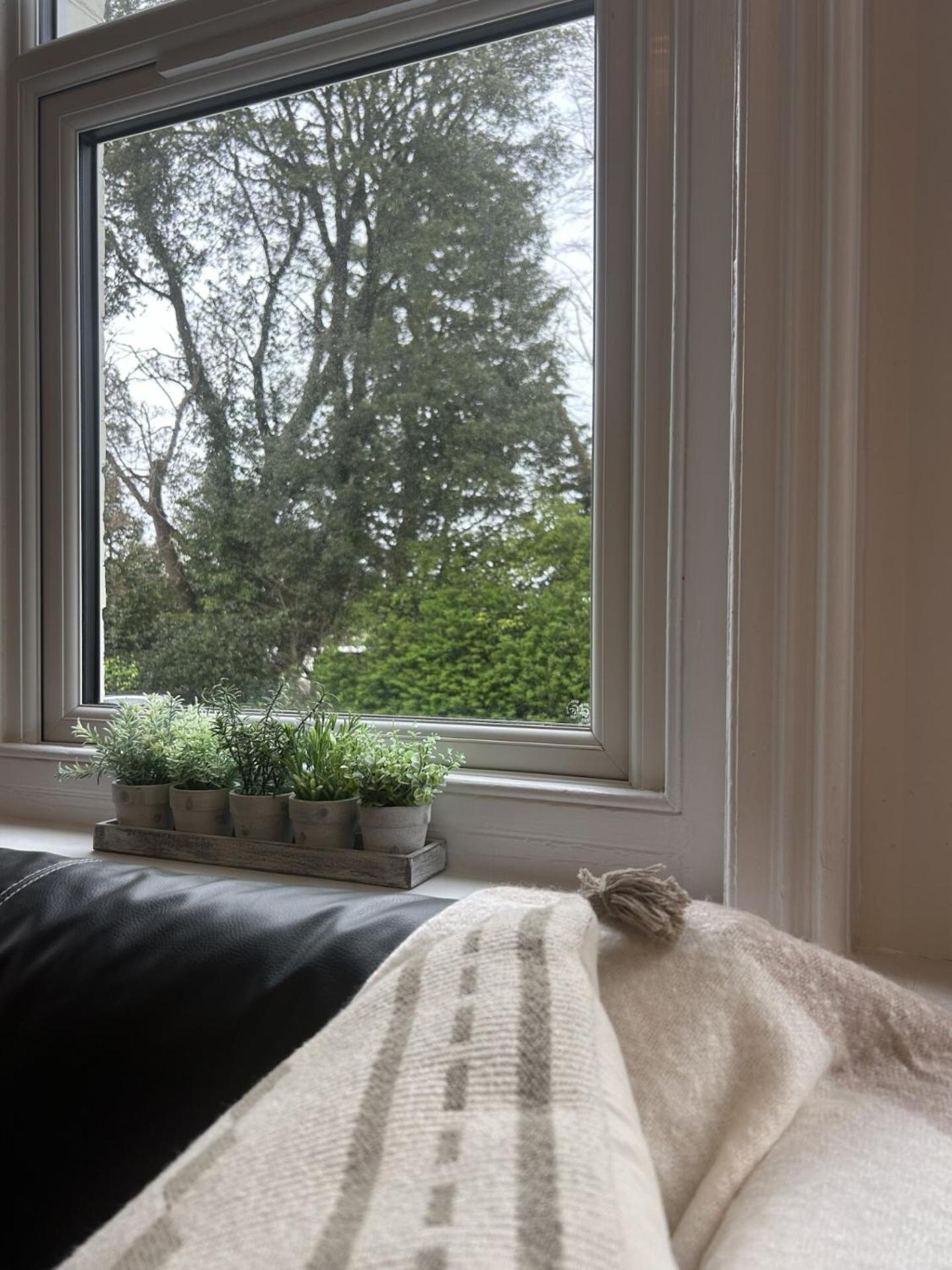 Treetop View Cosy Getaway In Eastbourne, Free Parking, Short And Long Stays, الغرفة الصورة